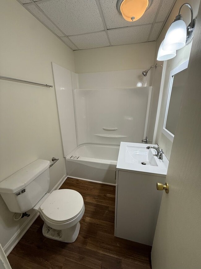 Building Photo - One bedroom apartment with lots of updates!