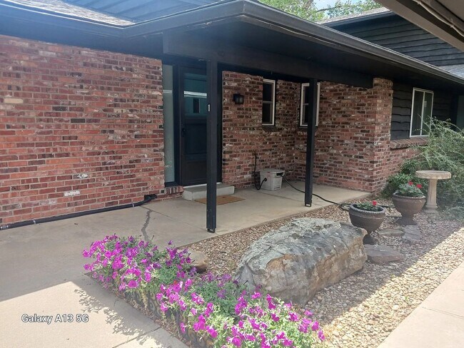 Foto del edificio - Single-level 2BR/1BA Townhome in Frasier M...