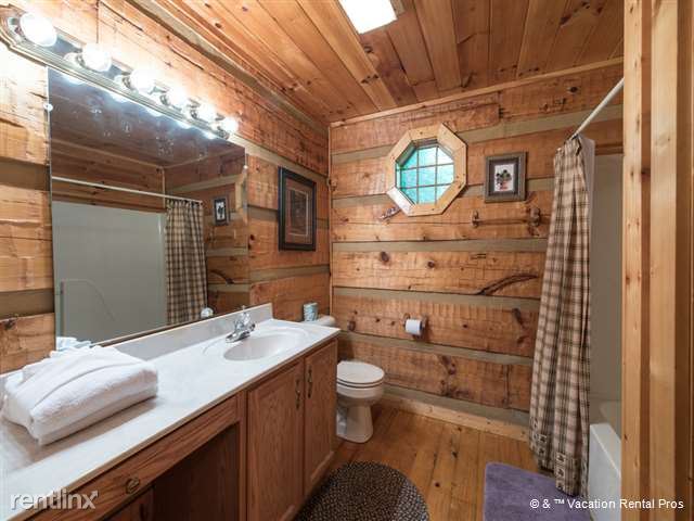 Building Photo - 1069 Deep Hollow Rd