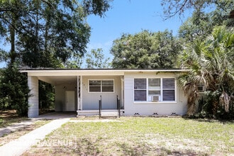 Building Photo - 3015 Lansdell Dr