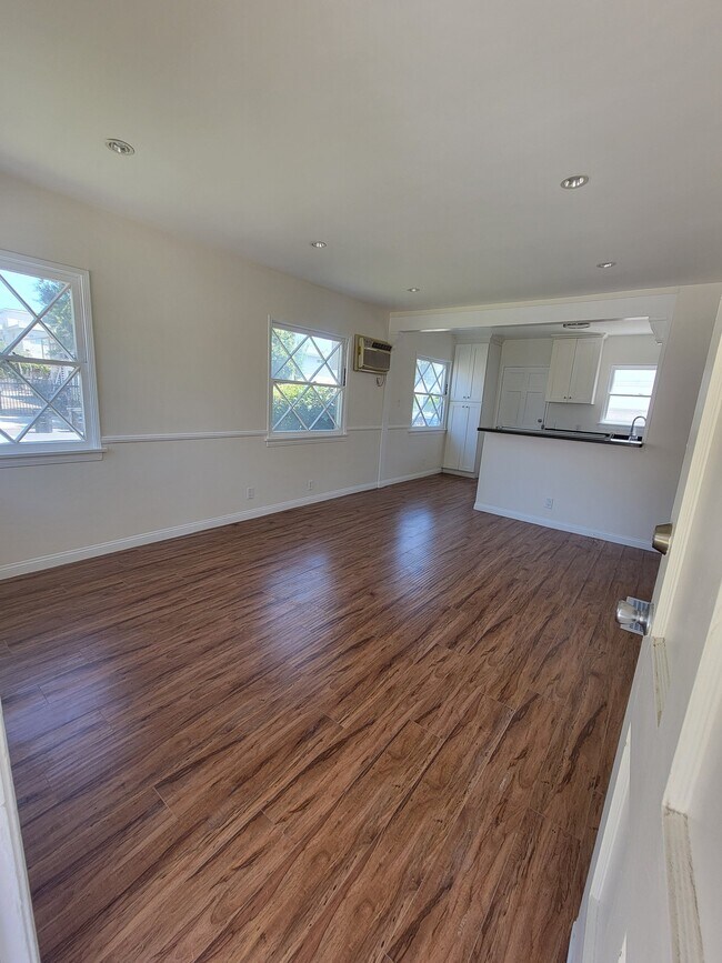 Building Photo - 13626 Leadwell St
