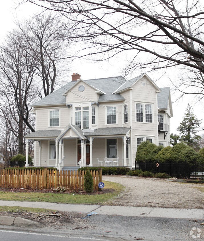 105 E Housatonic St, Pittsfield, MA 01201 Apartments in Pittsfield