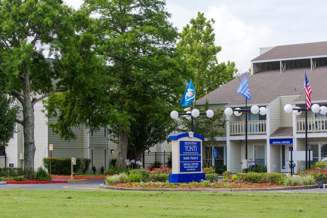 Building Photo - Mark Twain II