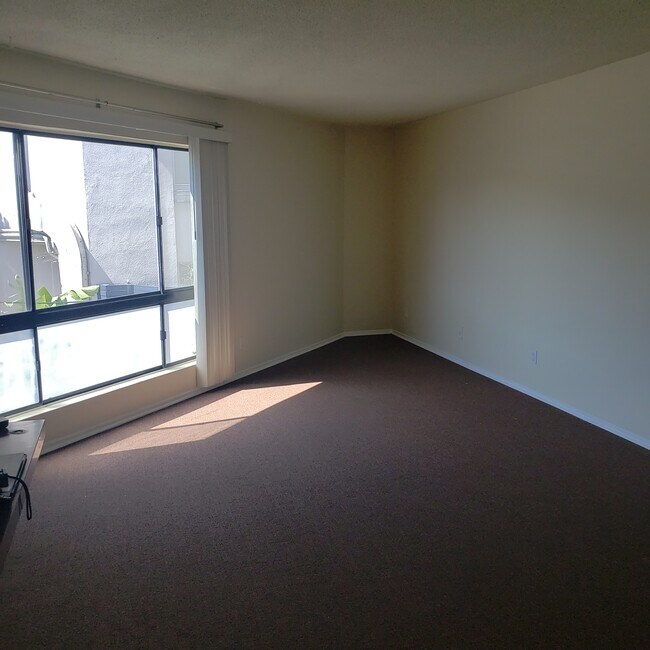 Living room 1 - 1343 N Curson Ave