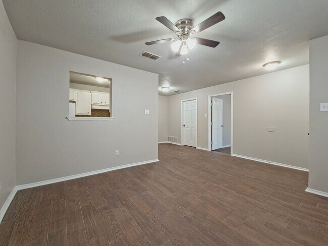 Foto del edificio - Cozy 3 bed 2 bath in Northridge