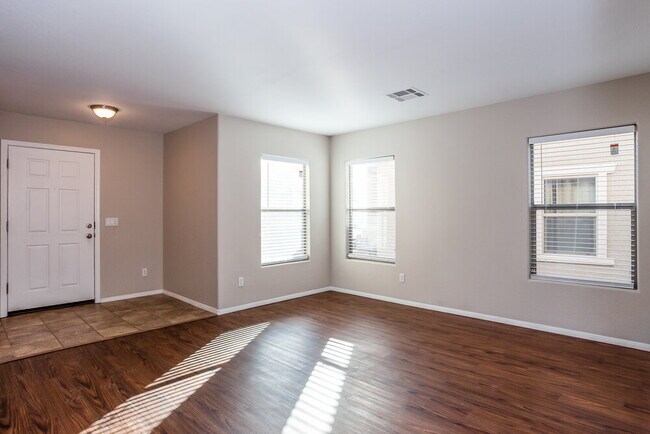 Building Photo - 10952 W Elm St