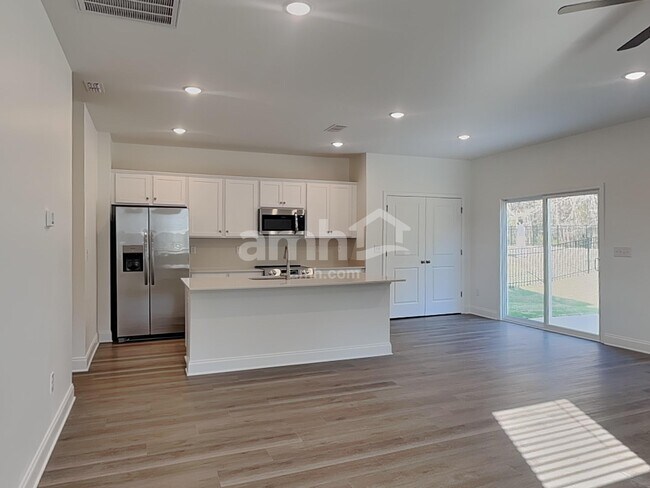 Foto del edificio - 1203 Livengood Wy