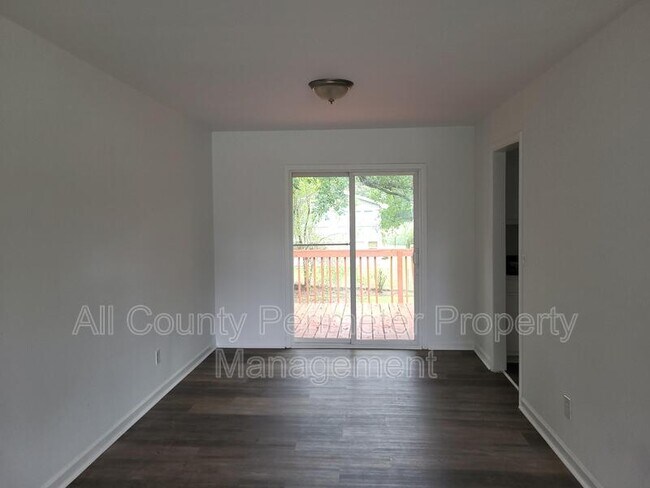Building Photo - 6370 Ashdale Dr
