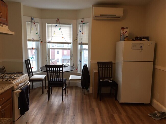 Foto del edificio - 57 Bishop Allen Dr