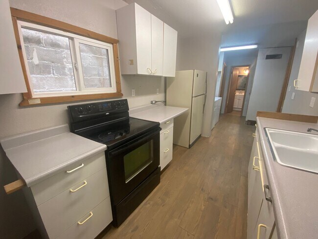 Building Photo - 24 S Woodard Ave