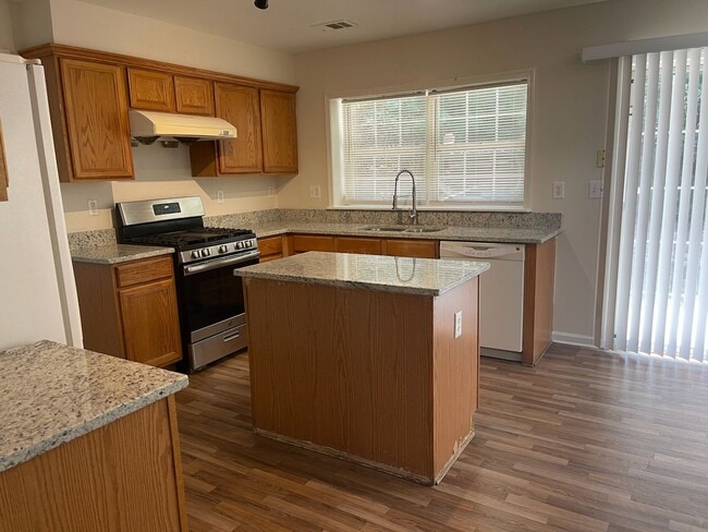 Building Photo - Gorgeous Peachtree Corners Home with Swim ...