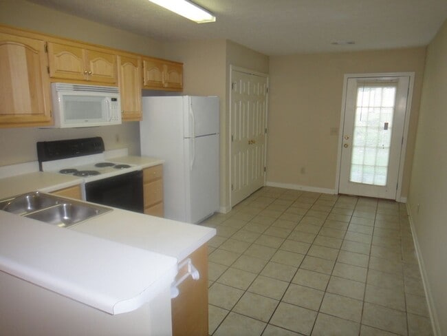 Building Photo - 3 Bedroom Available in Auburn!