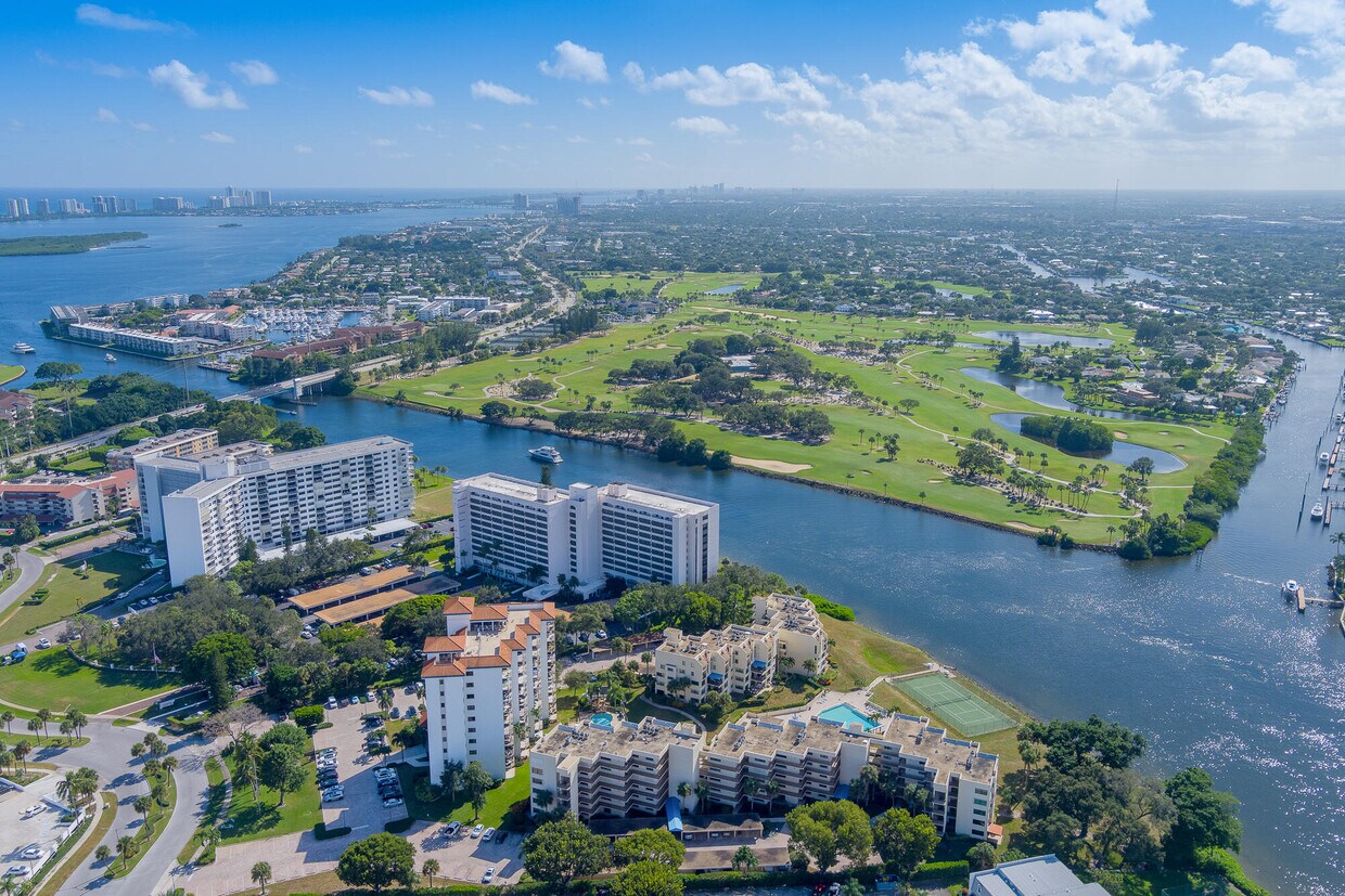 Foto principal - 370 Golfview Rd