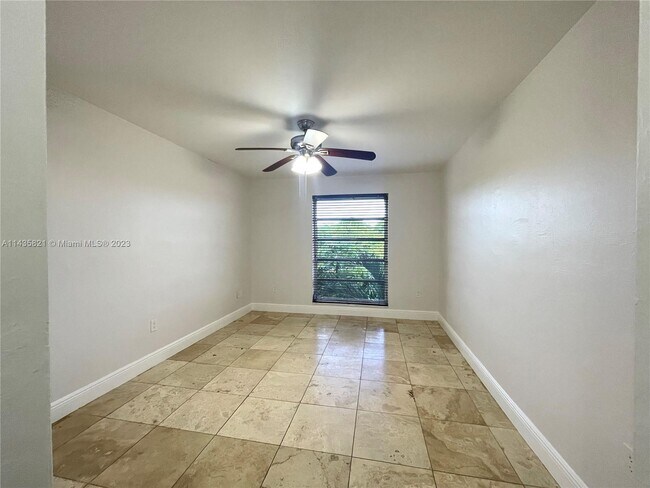 Foto del edificio - 9409 SW 76th St