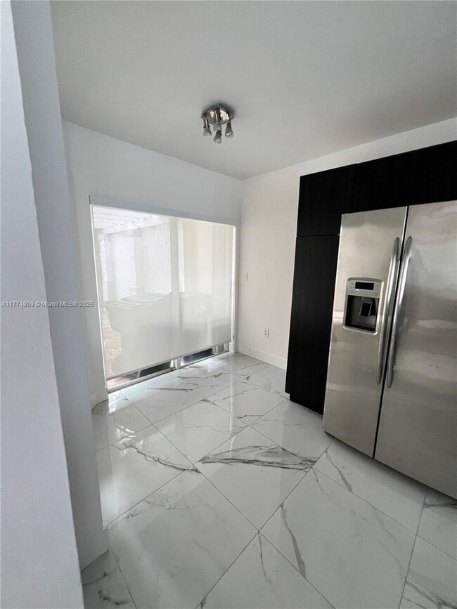 Foto del edificio - 6275 NW 109th Ave