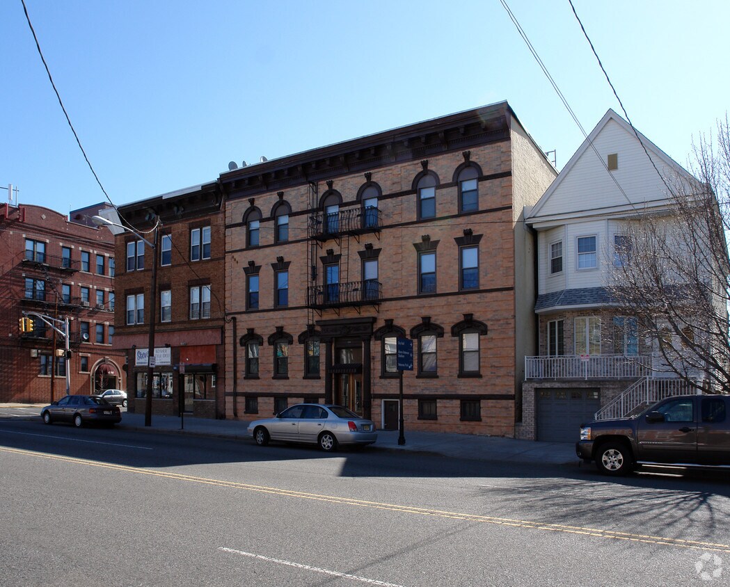 Building Photo - 668 Jf Kennedy Blvd