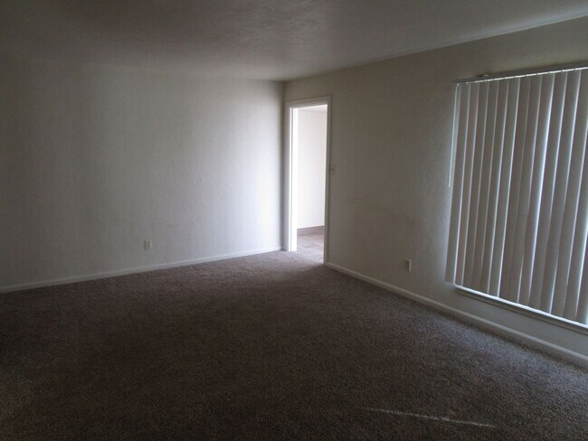 Building Photo - 2 Bedroom, 1 Bathroom with Large Basement ...