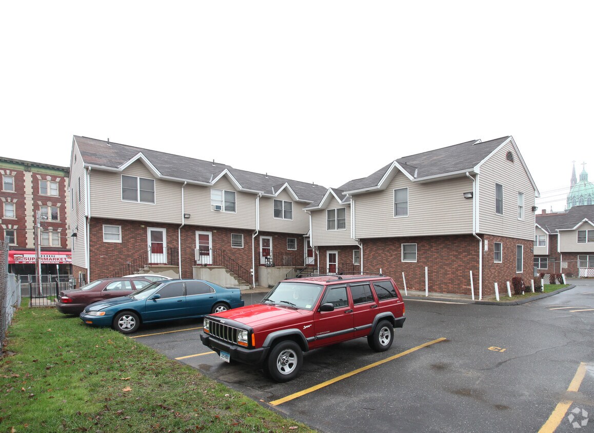 605 S Main St, Waterbury, CT 06706 Apartments in Waterbury, CT
