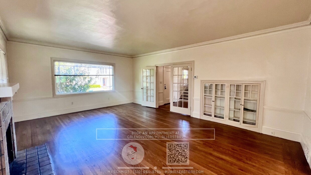 Foto principal - Stately traditional 4 bedroom home located...