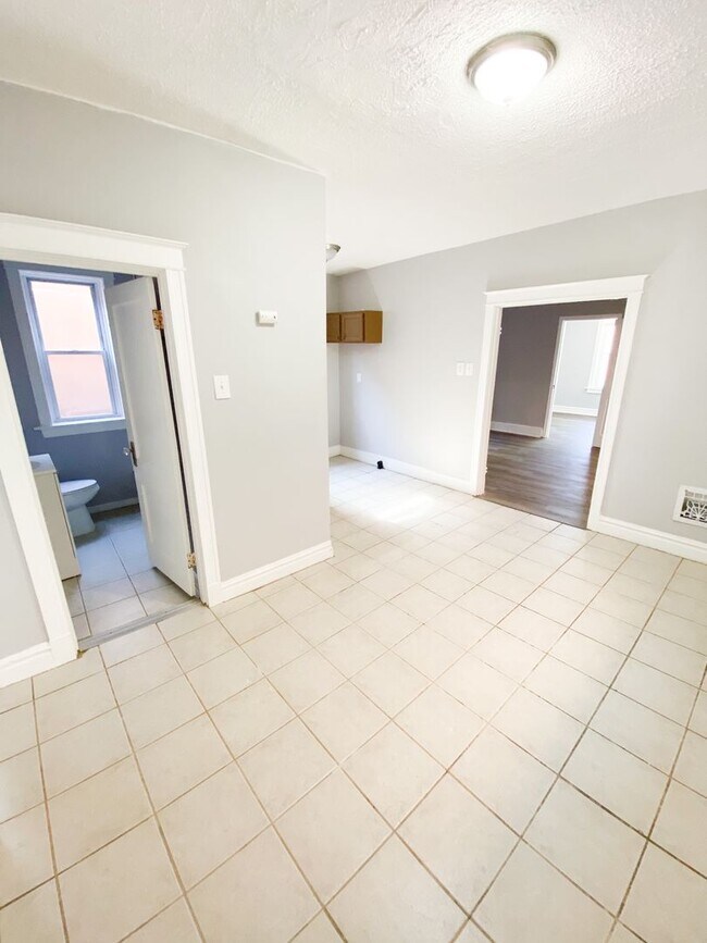 Foto del edificio - Spacious 2 bed/1 bath just south of Cherokee