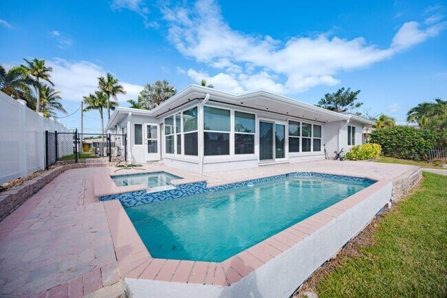 Photo - 270 SE 9th Ct House