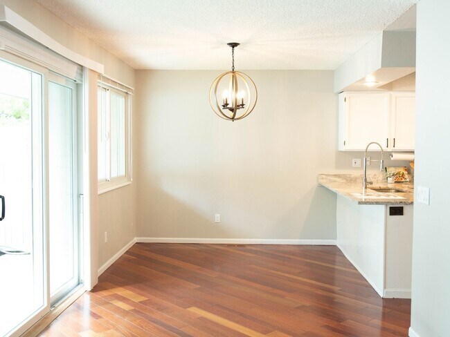 Foto del edificio - 2 Bedroom Townhome in Littleton