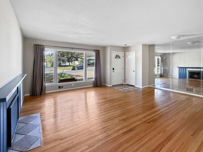 Foto del edificio - 6815 Eliot View Rd