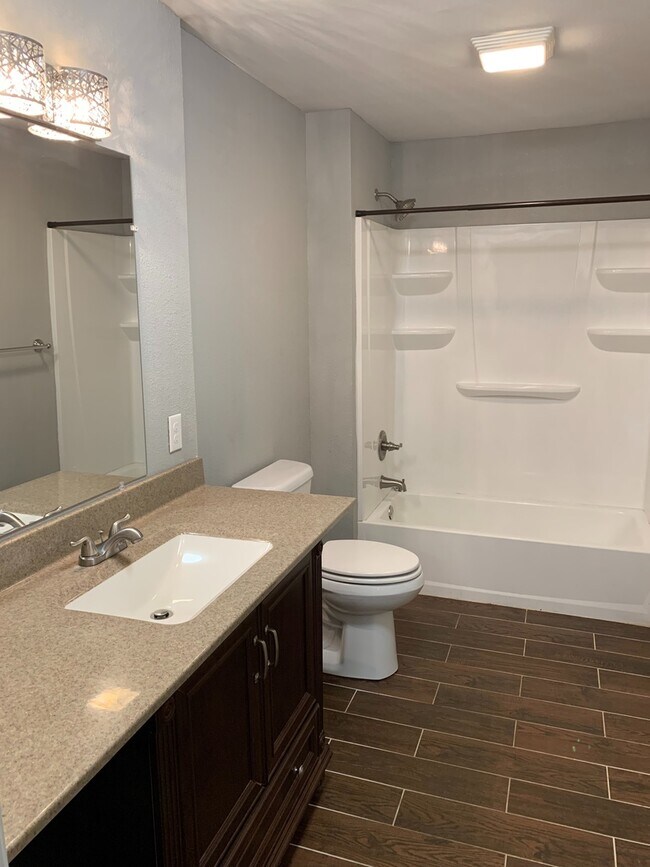 Building Photo - 3 bedroom 1.5 bath with large 2 car garage...