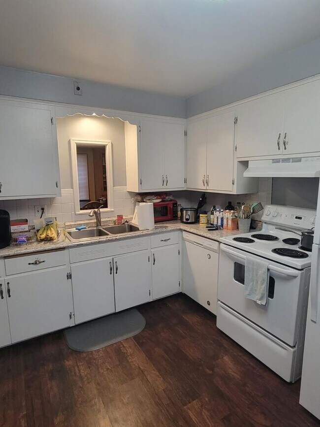 Foto del edificio - 6317-6319 W Girard Ave