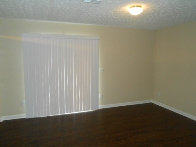 Building Photo - 988 Drayson Drive