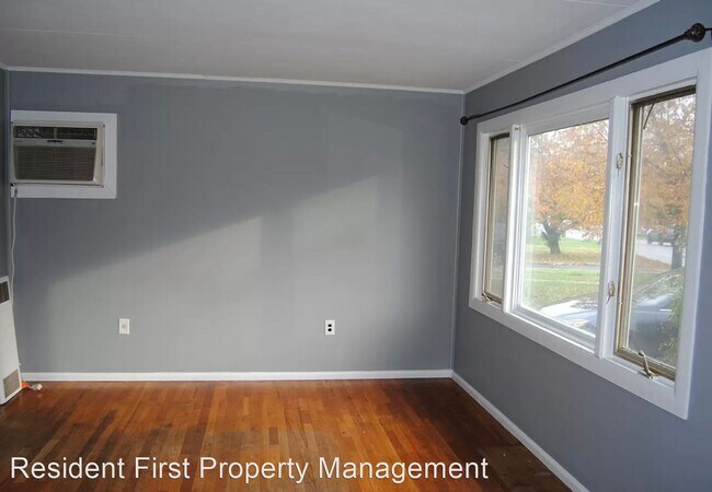 Building Photo - 3 br, 1 bath House - 648 State Circle