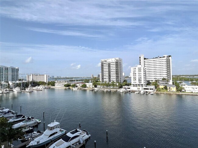 Foto del edificio - 7928 East Dr