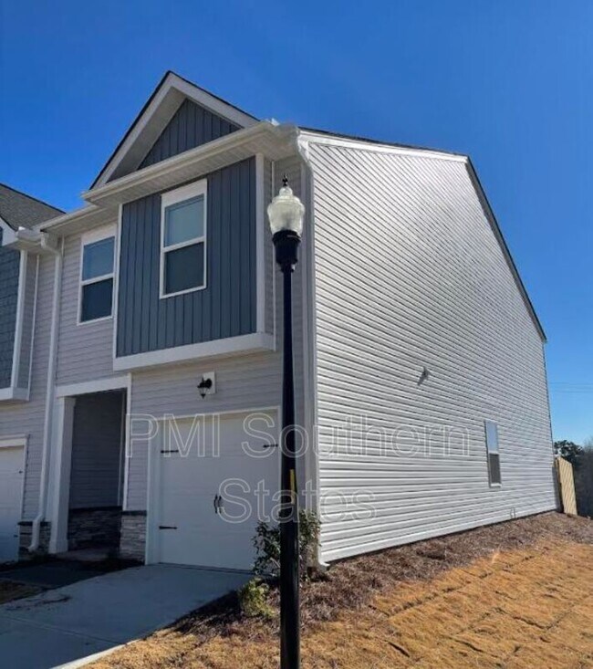 Building Photo - 300 Laurel Dr