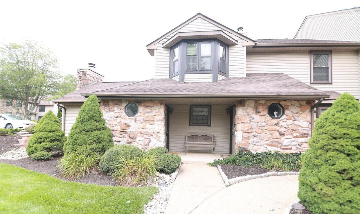 Primary Photo - 451 Redbud Ct