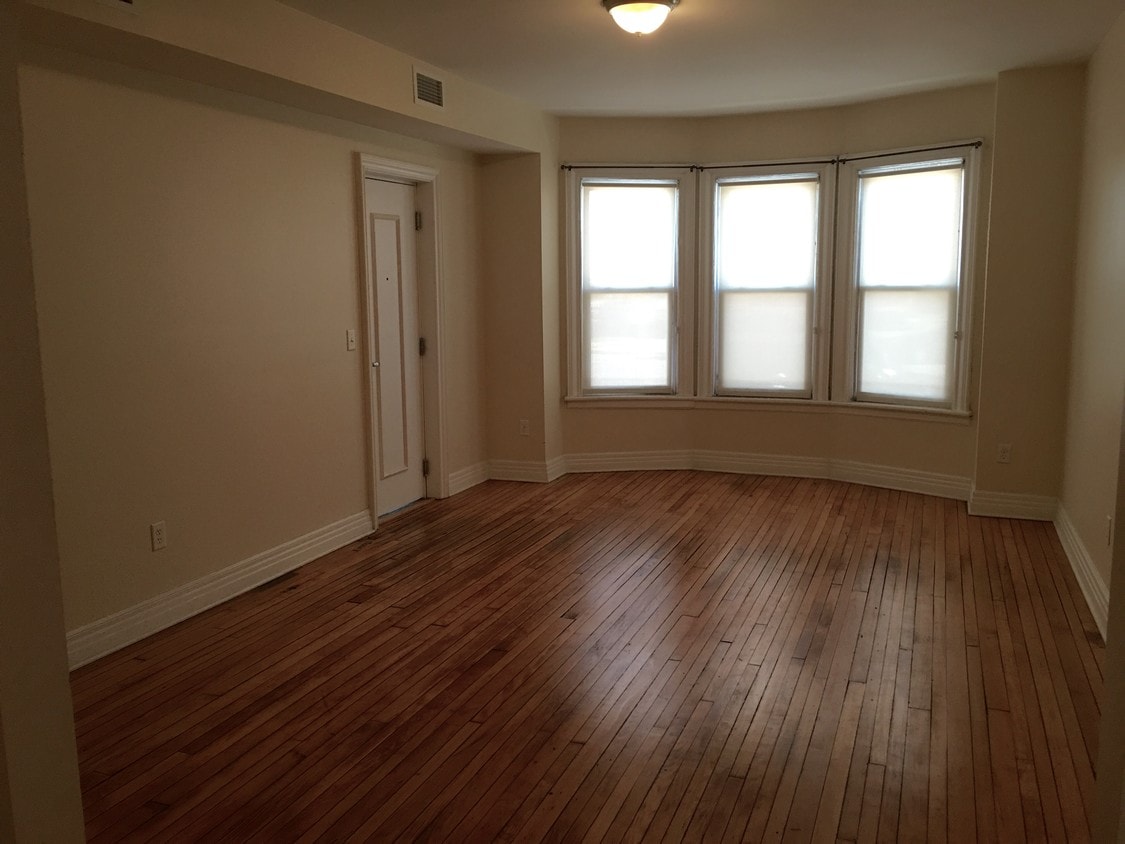 Living area - 1110 Main St