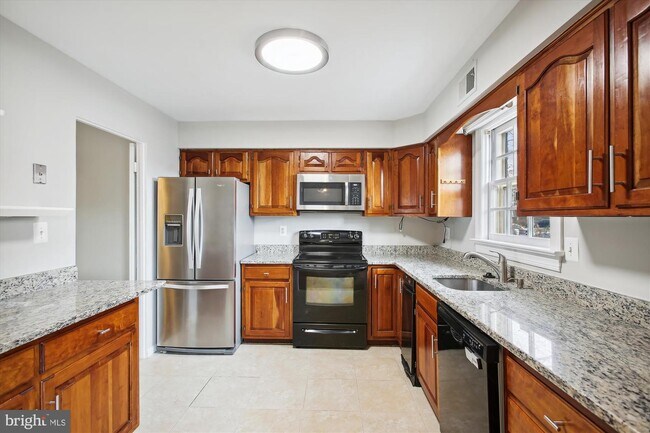 Foto del edificio - 206 Gretna Green Ct