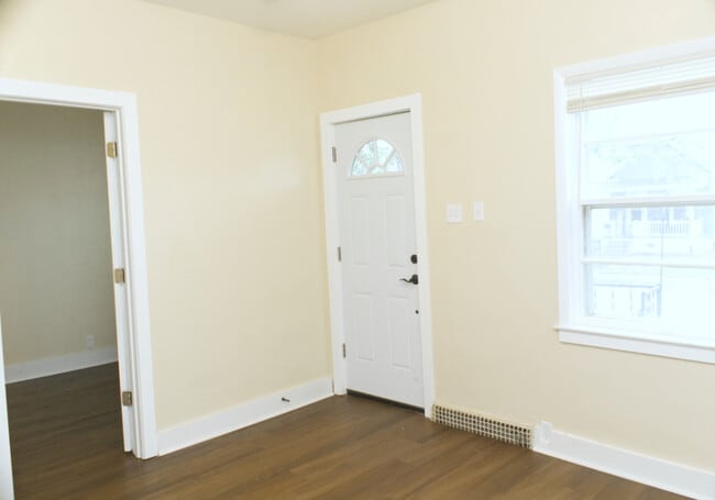 Building Photo - 1135 New Hampshire St