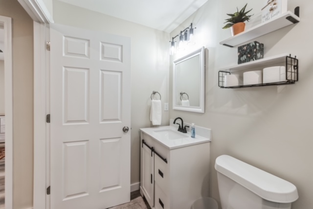 Farmhouse style bathroom - 505 Golden Meadows Ln