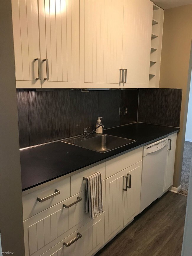Building Photo - 1 br, 1 bath  - 1199 S Sheldon Rd Apt 1A
