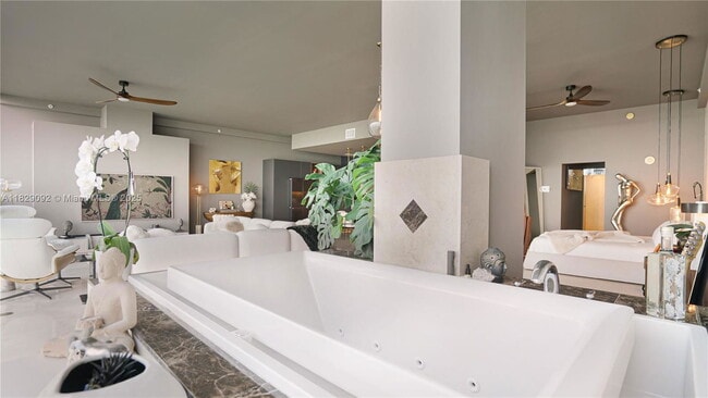 Foto del edificio - 7934 West Dr
