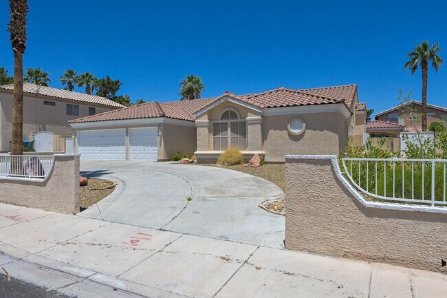 Foto del edificio - SE!! 4 Bedrooms!! Single Story!! NO HOA!! 3 Car Garage!!! Pool!!! Spa!!! RV Parking!!! Low mainte...