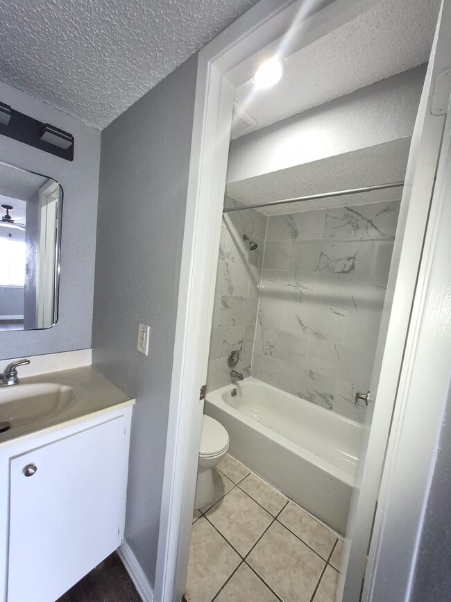 Building Photo - 738 Coolwood Dr