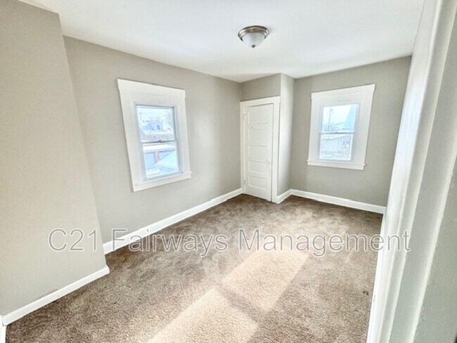 Building Photo - 874 Vankirk St