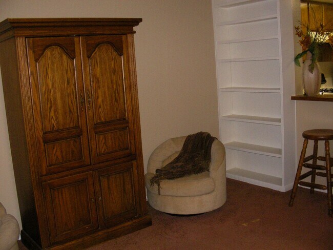 Foto del edificio - Ground floor condo available soon!!
