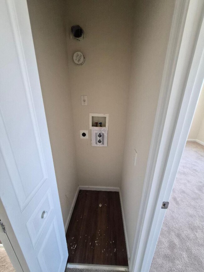 Building Photo - 8428 Saylor Ct