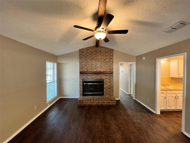 Foto del edificio - 1208 Pin Oak Dr