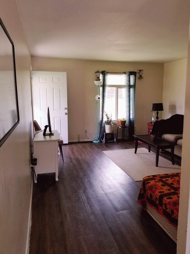 Foto del edificio - 6016 Beechwood Ave