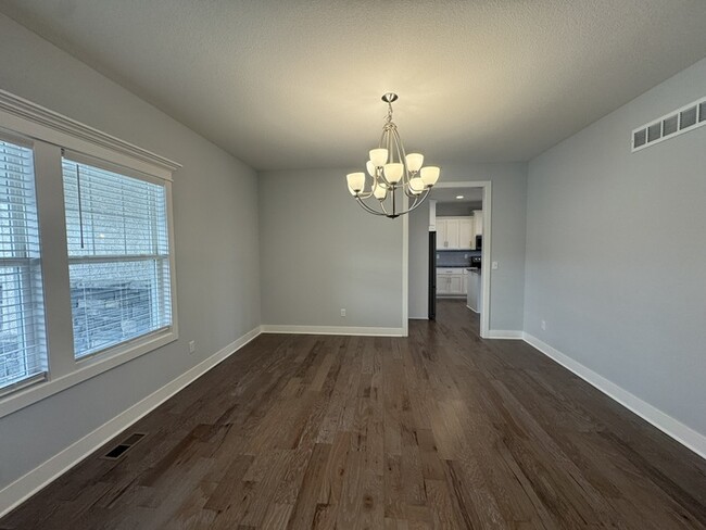 Building Photo - Luxury 5BR 4 BA Home w/ Pool and Clubhouse Access in GREAT location!