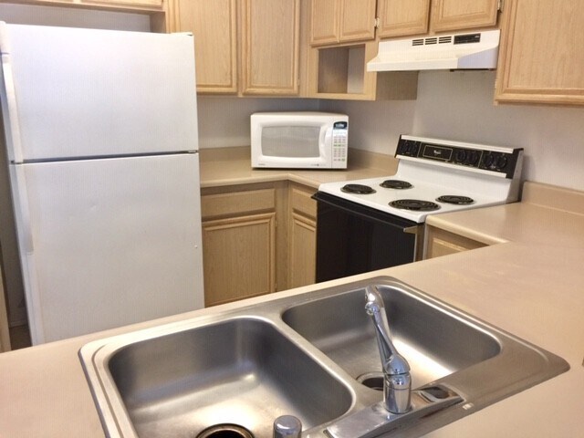 Foto del edificio - RB 2 Br 2 BathPetOK+washer+Dryer All Appl 2 Prkg spots>TEXT 858-774-1574