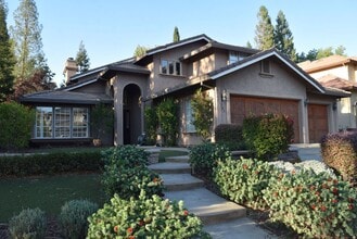 Building Photo - 303 Ironwood Cir